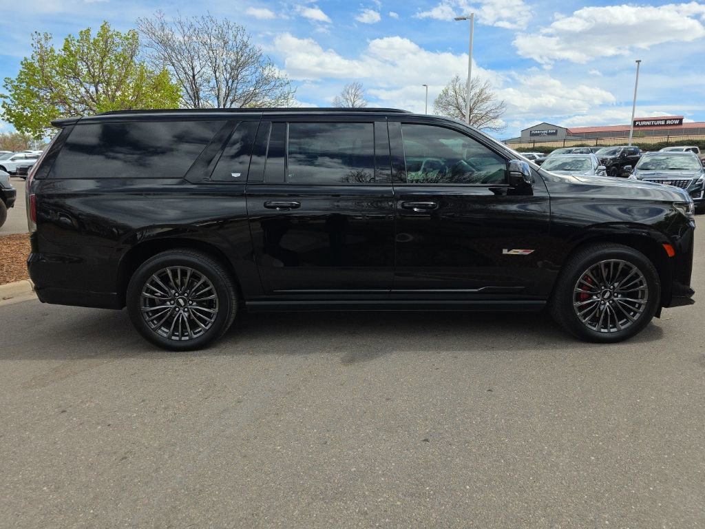 Used 2023 Cadillac Escalade ESV V image 7