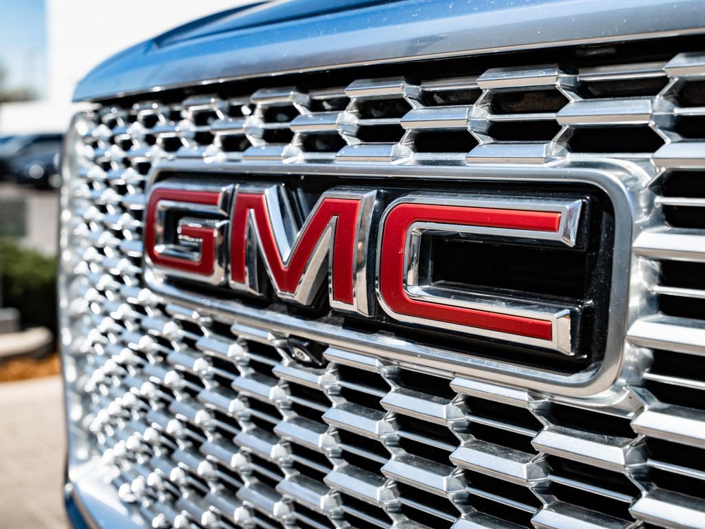 Used 2021 GMC Yukon Denali w/ Denali Premium Package image 3