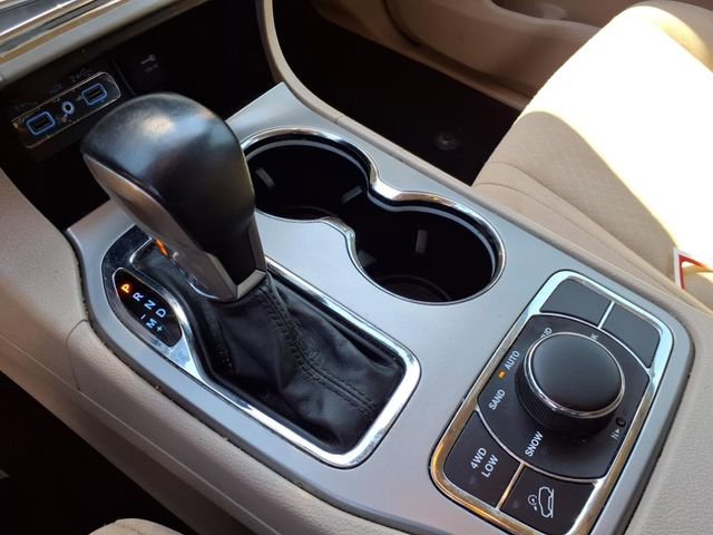 Used 2021 Jeep Grand Cherokee Laredo AWD/4WD image 7