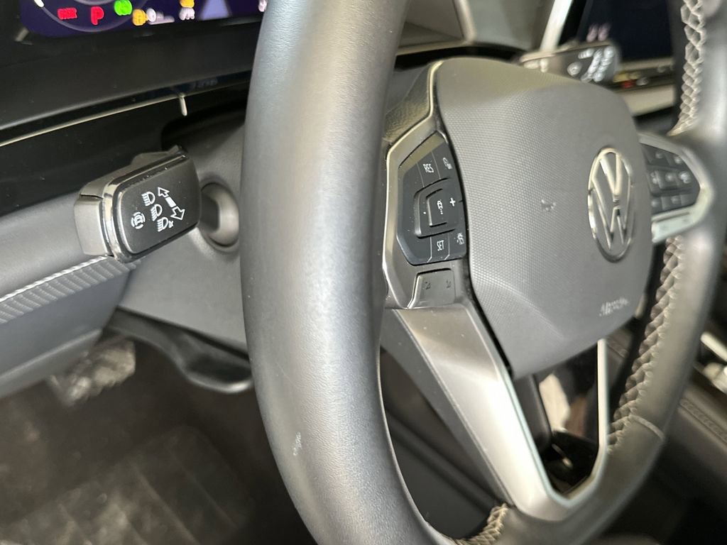 Used 2025 Volkswagen Atlas Cross Sport SE FWD image 19