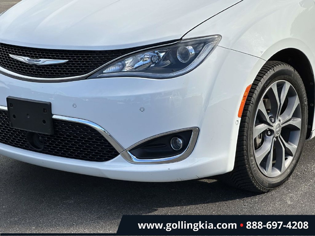 Used 2017 Chrysler Pacifica Limited FWD image 6