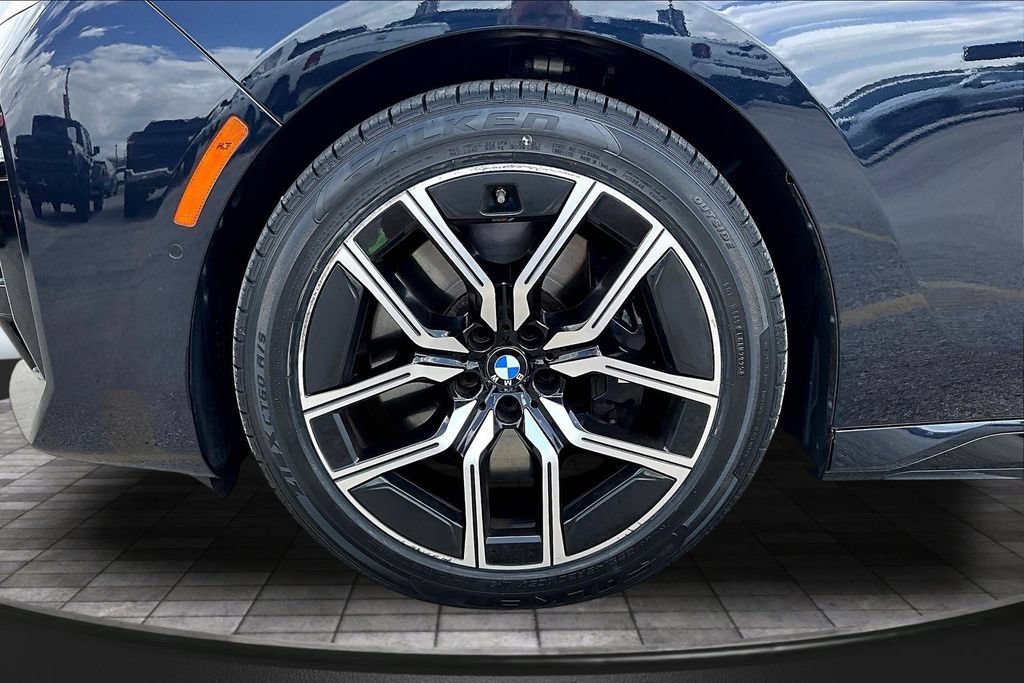 Used 2025 BMW 740i xDrive AWD/4WD image 35