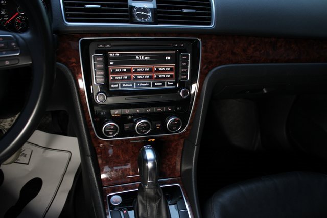 Used 2013 Volkswagen Passat TDI SEL Premium image 25