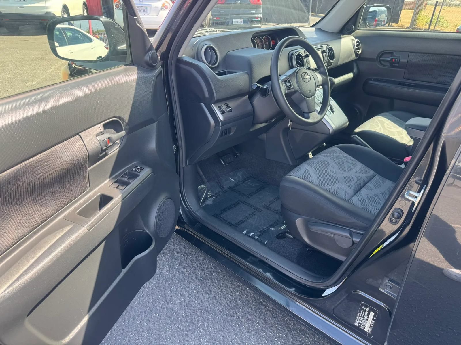 Used 2014 Scion xB FWD image 19