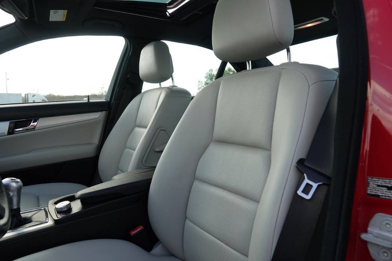 Used 2010 Mercedes-Benz C 300 Sedan image 59