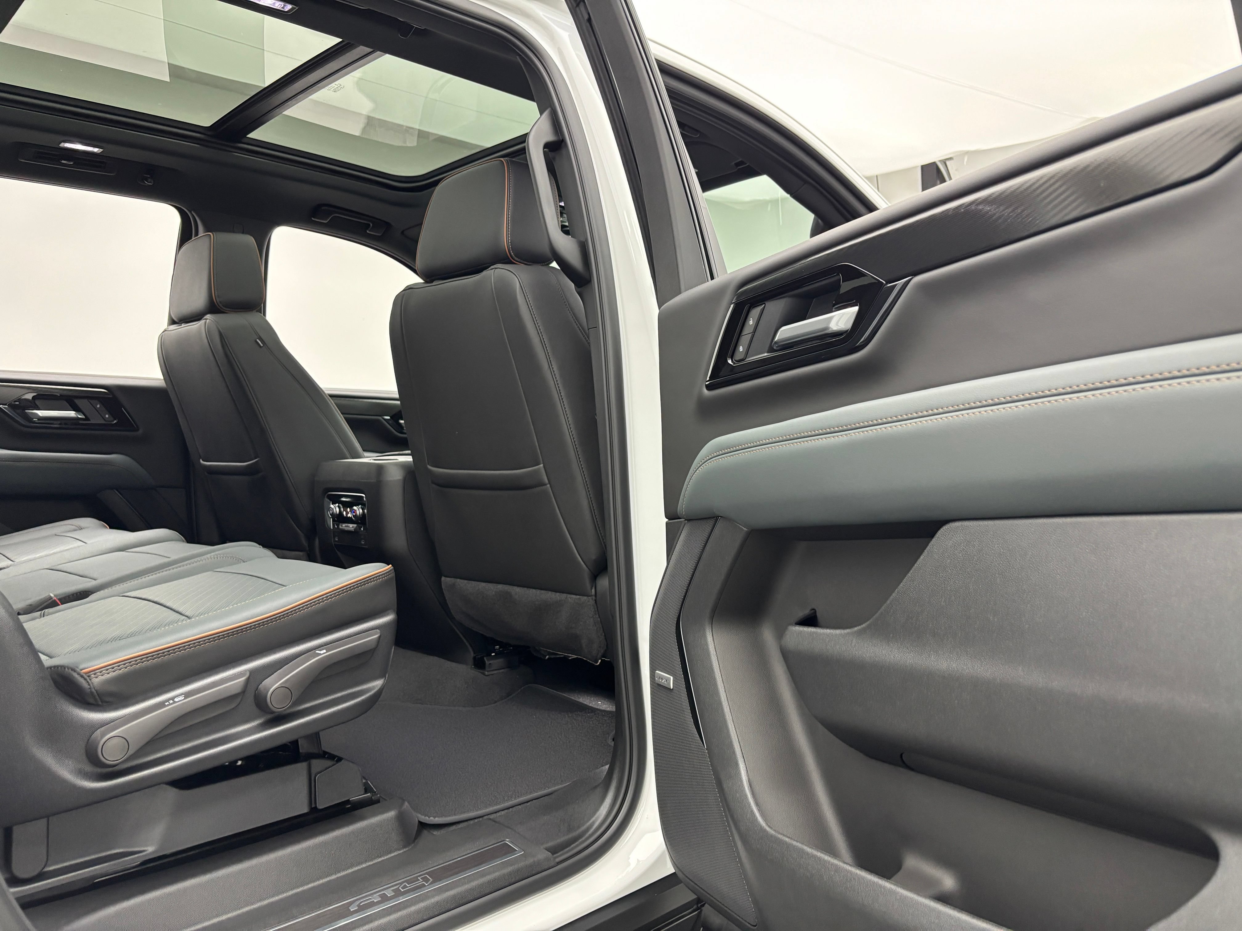 New 2026 GMC Yukon XL AT4 w/ AT4 Preferred Package AWD/4WD image 40