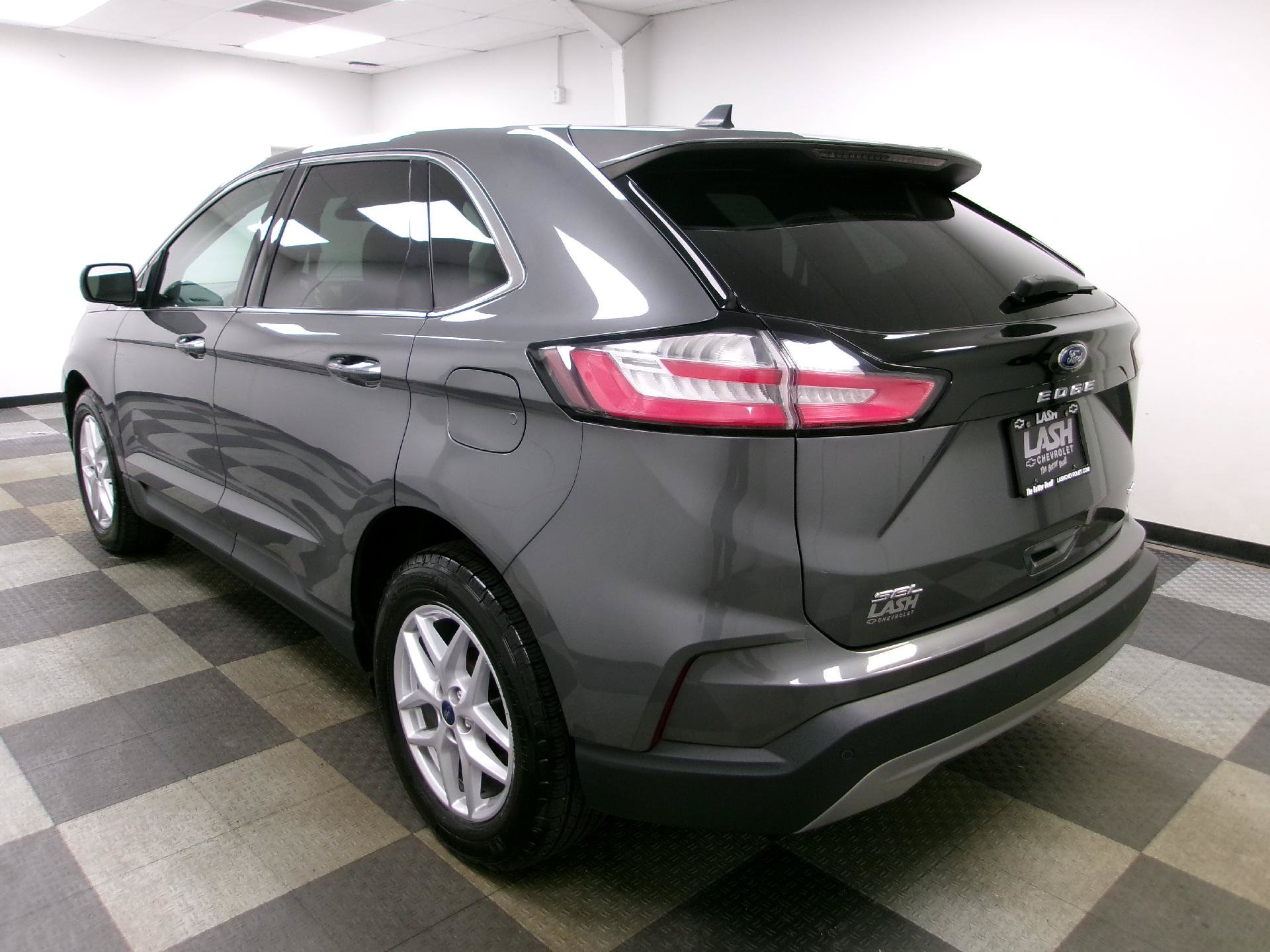 Used 2022 Ford Edge SEL w/ Convenience Package AWD/4WD image 2