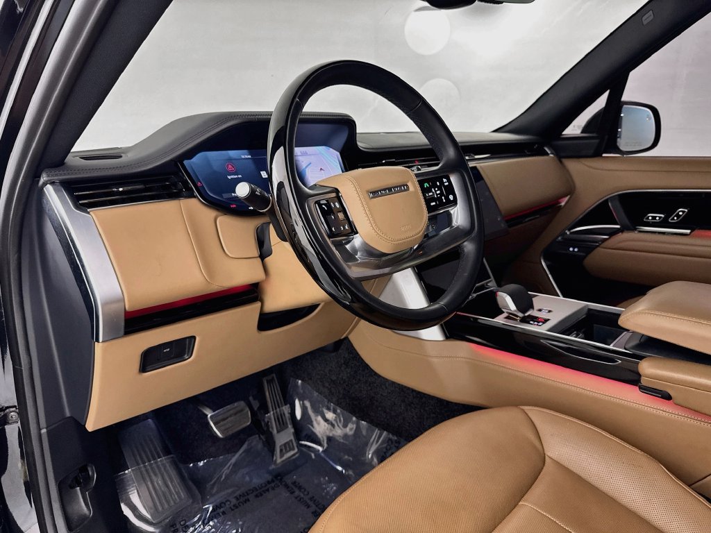Used 2025 Land Rover Range Rover SE AWD/4WD image 9