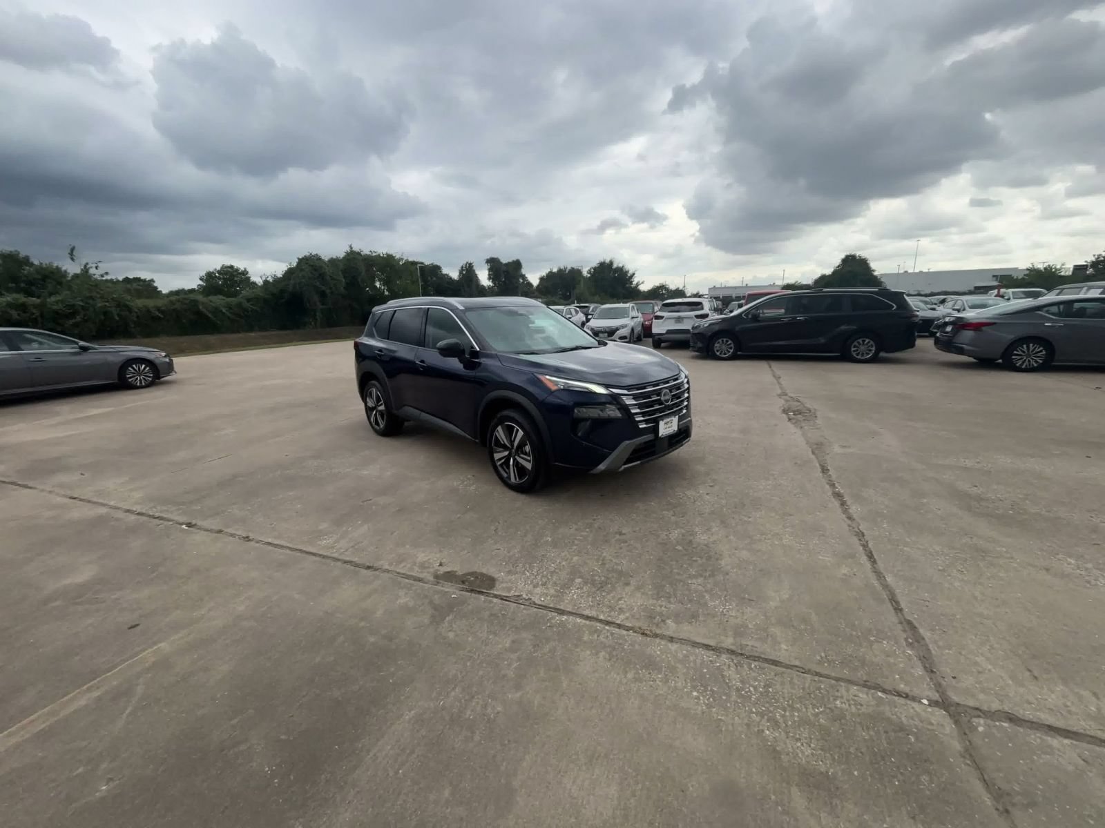 Used 2026 Nissan Rogue SL FWD image 3