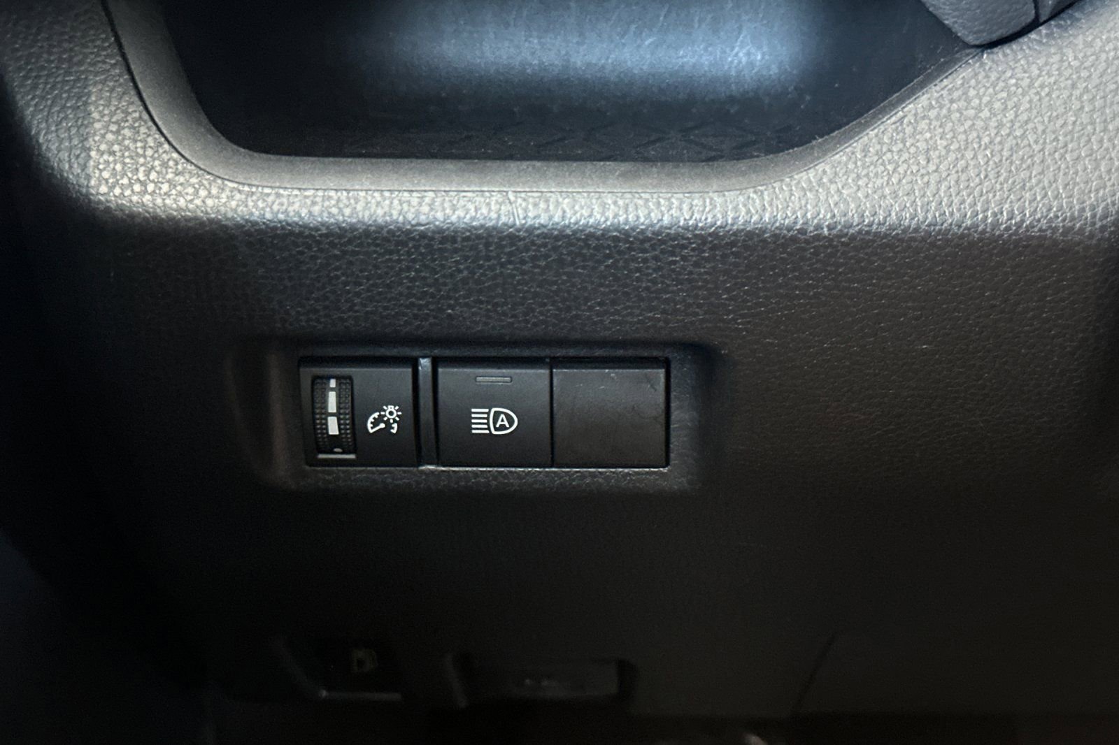 Used 2023 Toyota RAV4 LE AWD/4WD image 31