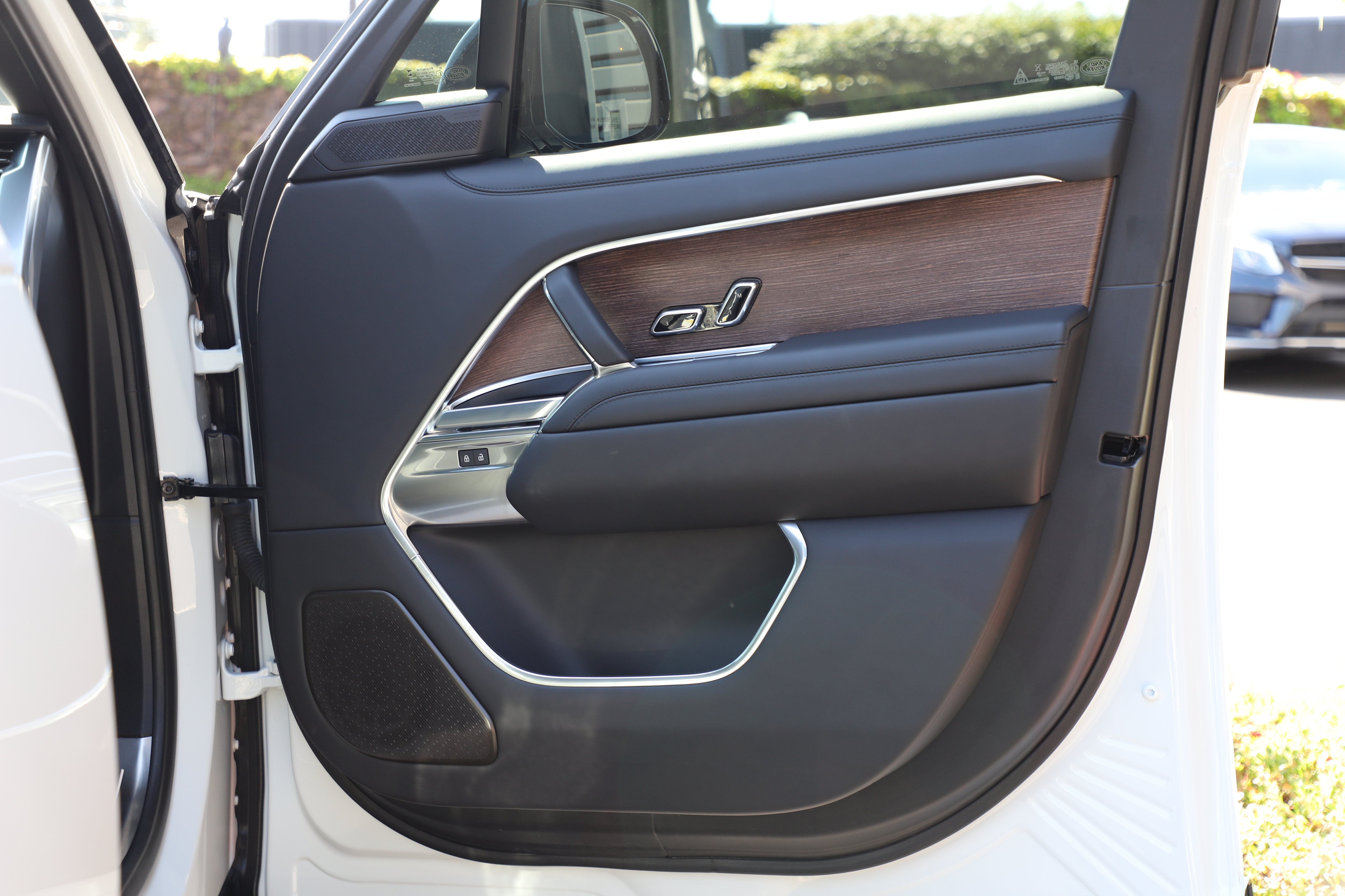 Certified 2024 Land Rover Range Rover Autobiography AWD/4WD image 9