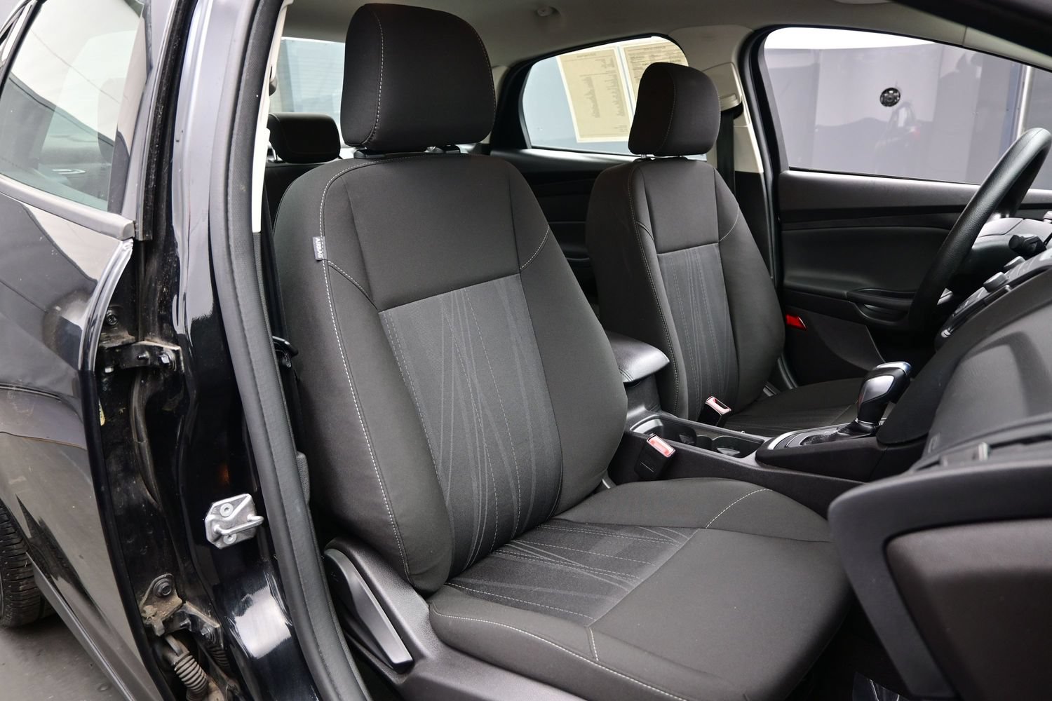 Used 2015 Ford Focus SE FWD image 13