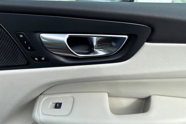 Certified 2023 Volvo XC60 T8 Ultimate image 18