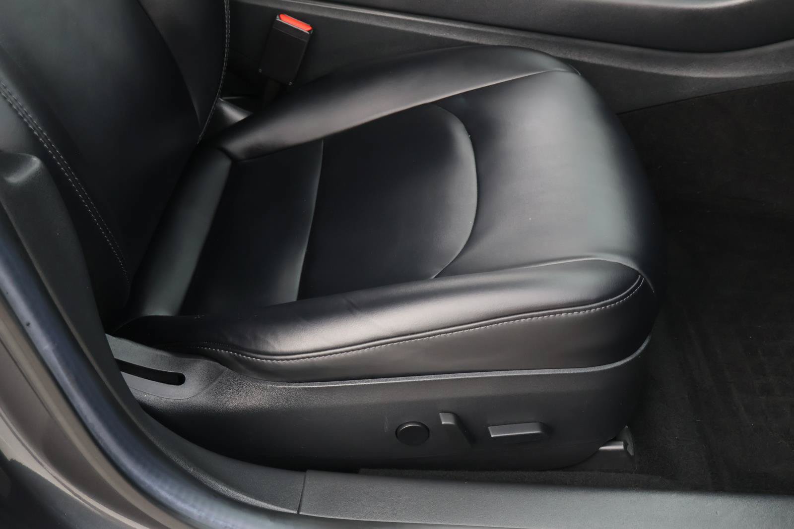Used 2018 Tesla Model 3 Long Range RWD image 16