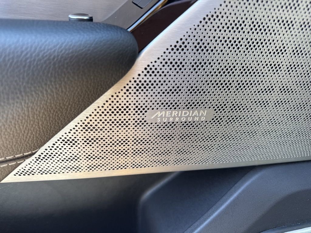 Used 2019 Land Rover Range Rover Velar R-Dynamic SE image 18