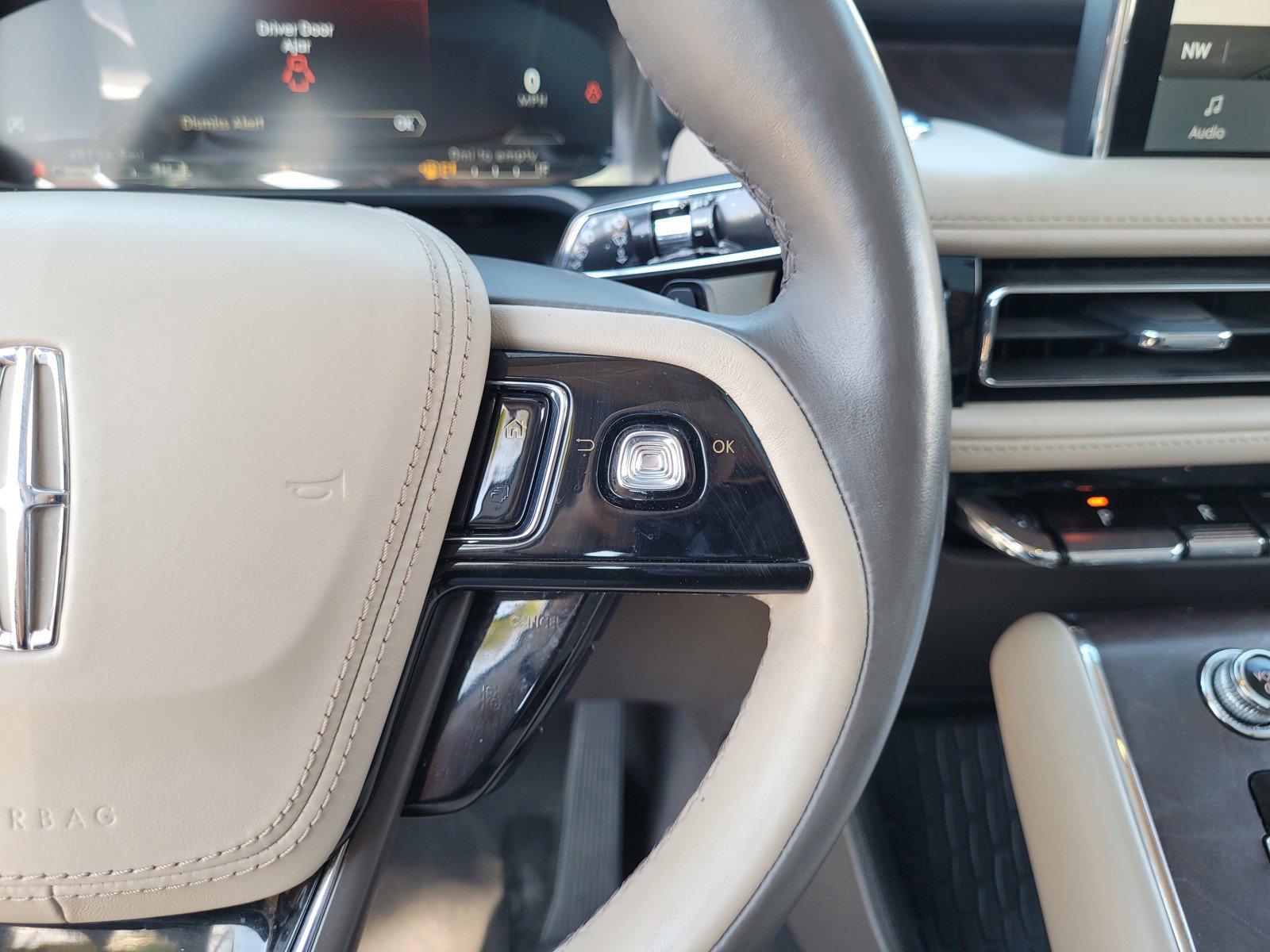 Used 2023 Lincoln Aviator Reserve w/ Equipment Group 201A image 23