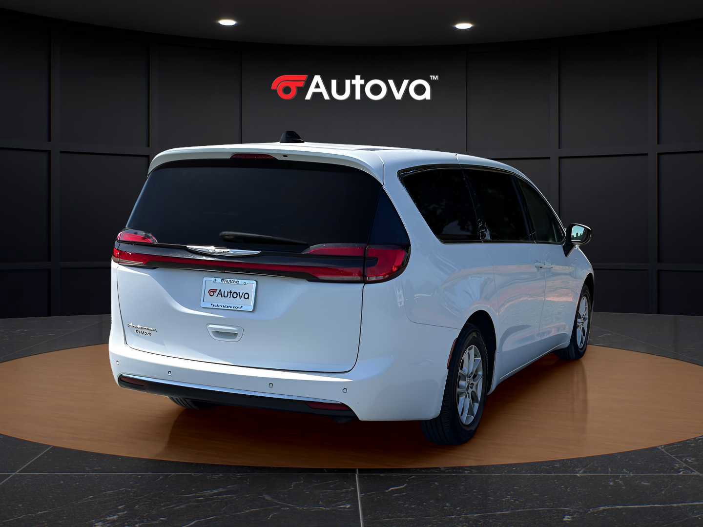 Used 2023 Chrysler Pacifica Touring-L FWD image 5