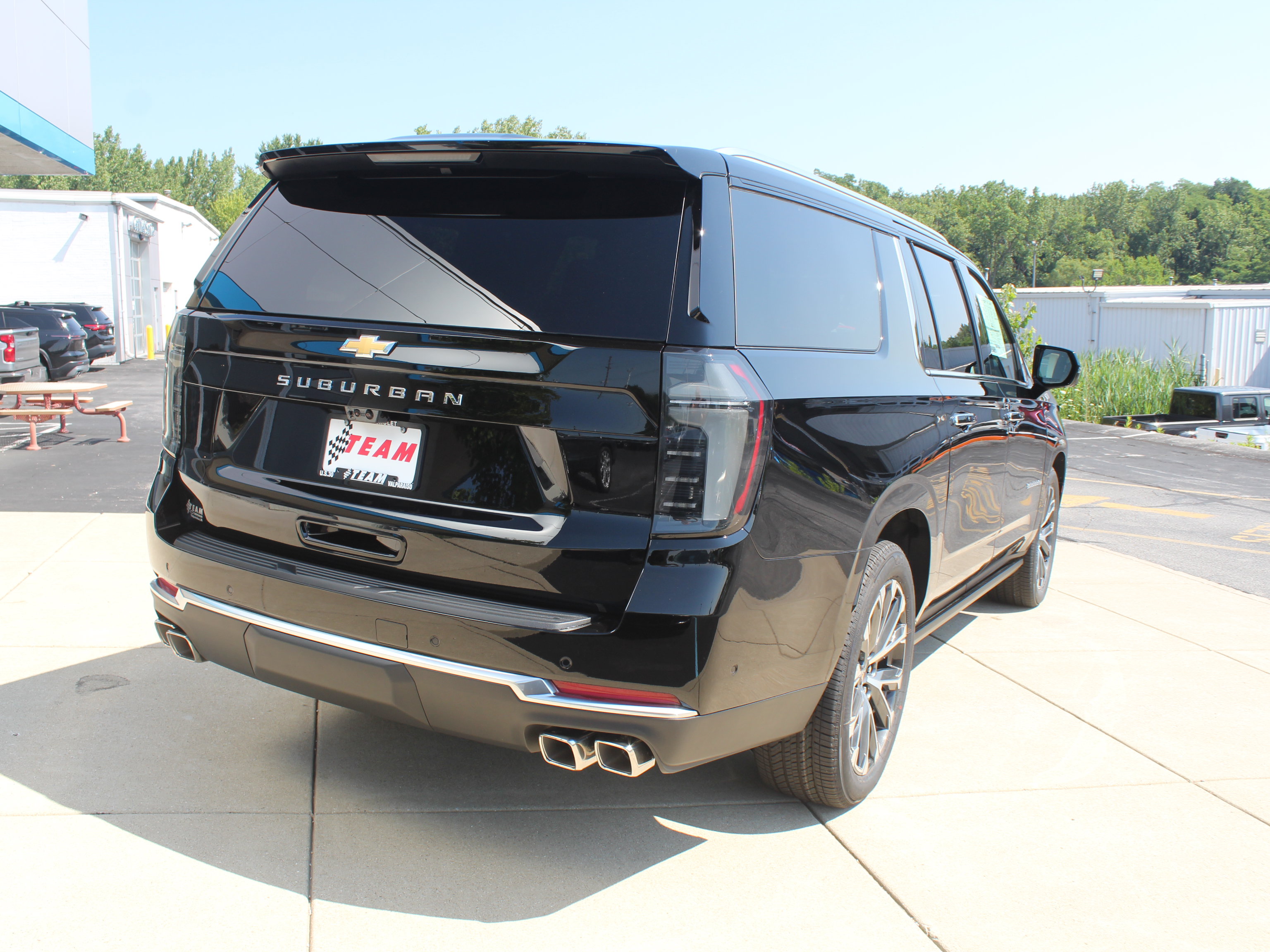 New 2026 Chevrolet Suburban High Country AWD/4WD image 4
