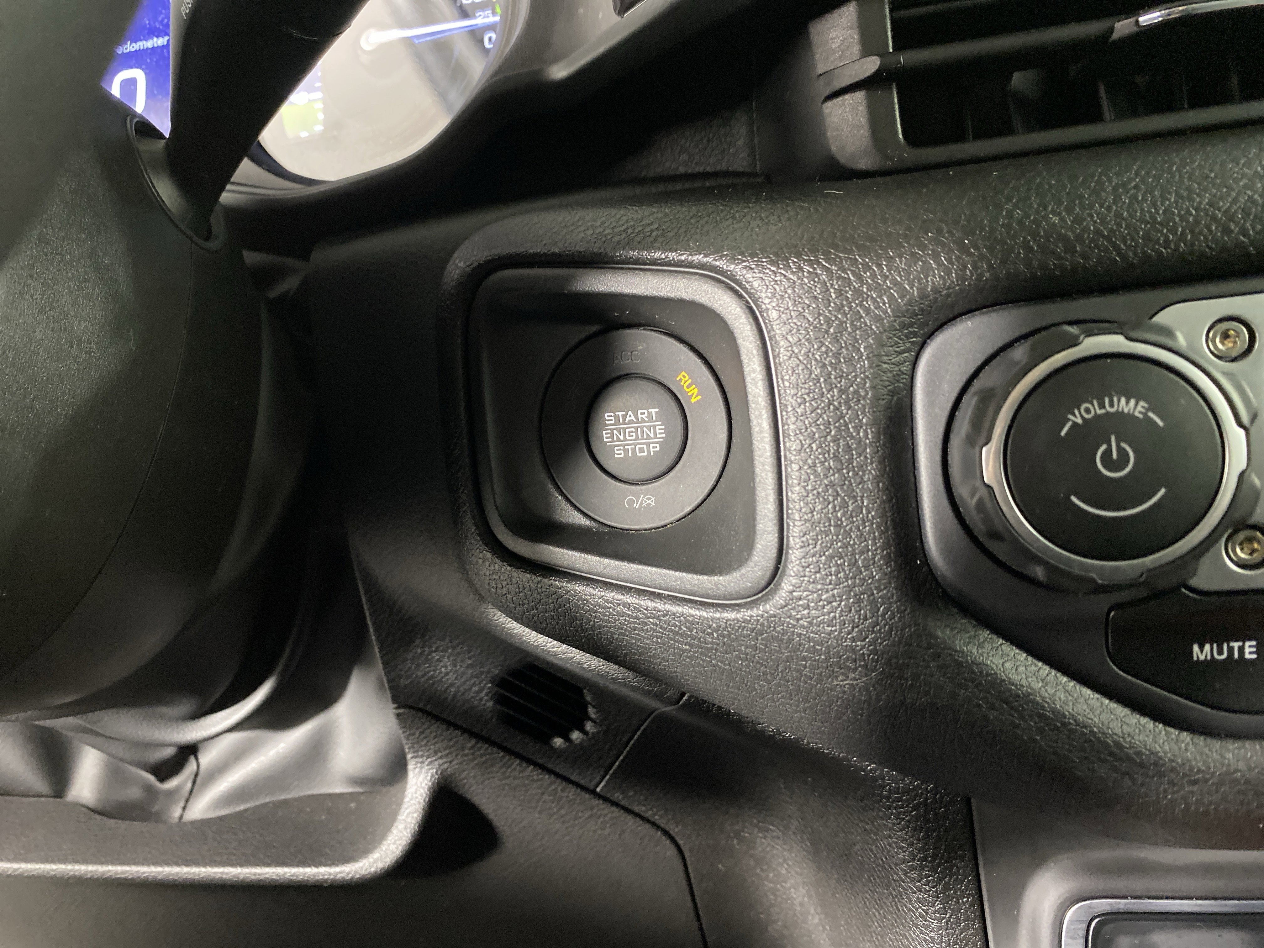 Used 2025 Jeep Wrangler Willys AWD/4WD image 25