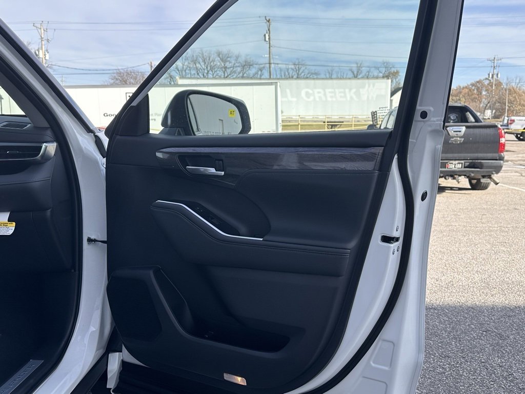 New 2026 Toyota Highlander Limited image 21