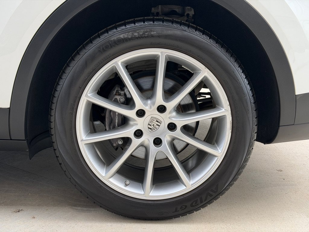 Used 2023 Porsche Cayenne AWD/4WD image 18