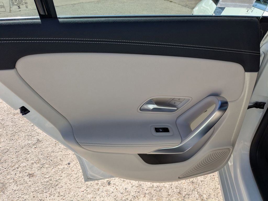 Used 2025 Mercedes-Benz CLA 250 image 24