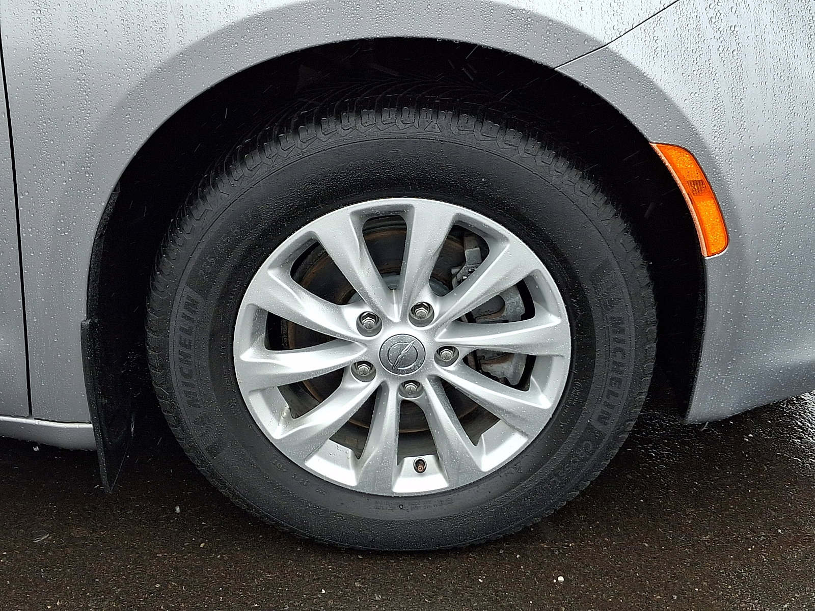 Used 2017 Chrysler Pacifica Touring w/ Tire & Wheel Group image 8