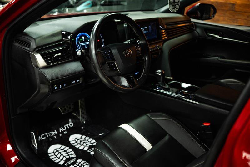 Used 2025 Toyota Camry SE w/ Convenience Package FWD image 8