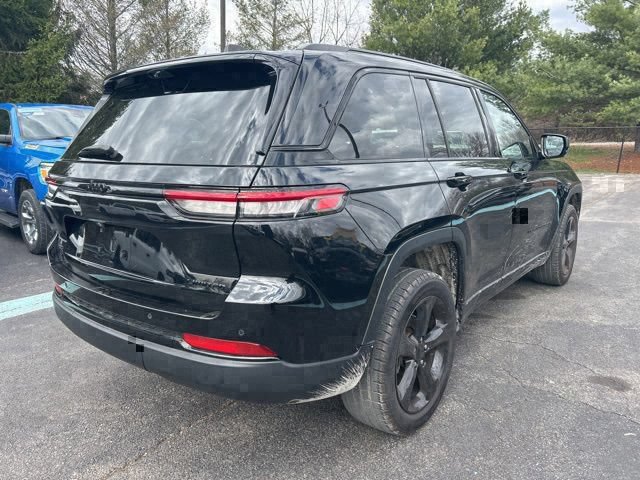 Used 2023 Jeep Grand Cherokee Limited w/ Luxury Tech Group II AWD/4WD image 4