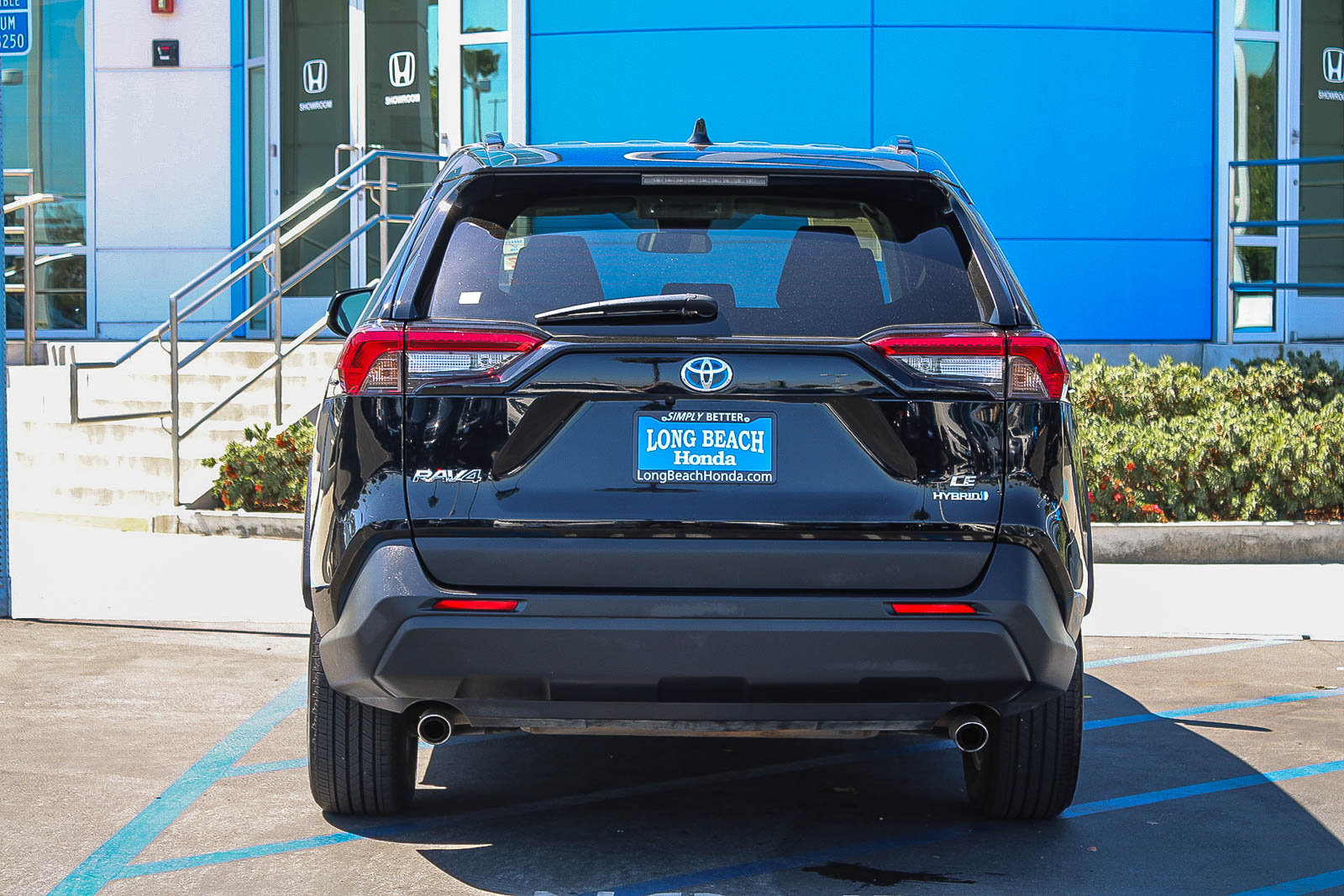 Used 2024 Toyota RAV4 LE AWD/4WD image 8