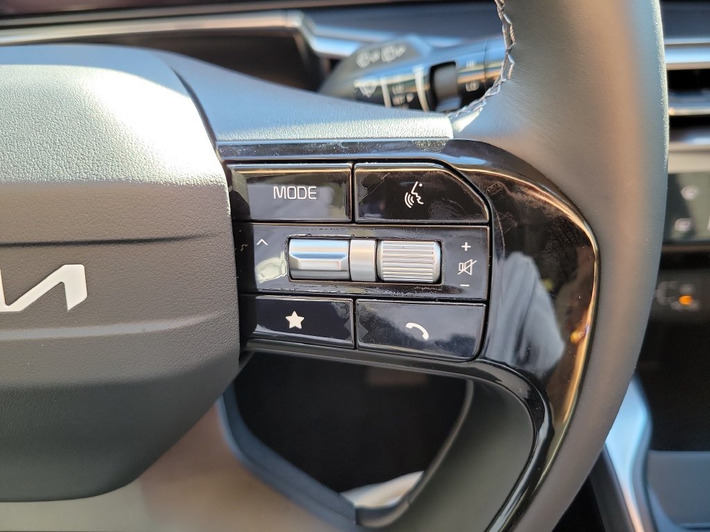 New 2026 Kia Sorento LX FWD image 24