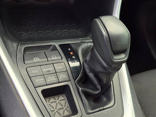 Used 2020 Toyota RAV4 LE AWD/4WD image 11