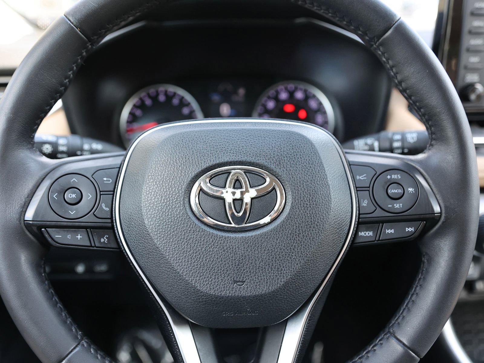 Used 2019 Toyota RAV4 XLE Premium w/ Cold Weather Package image 39