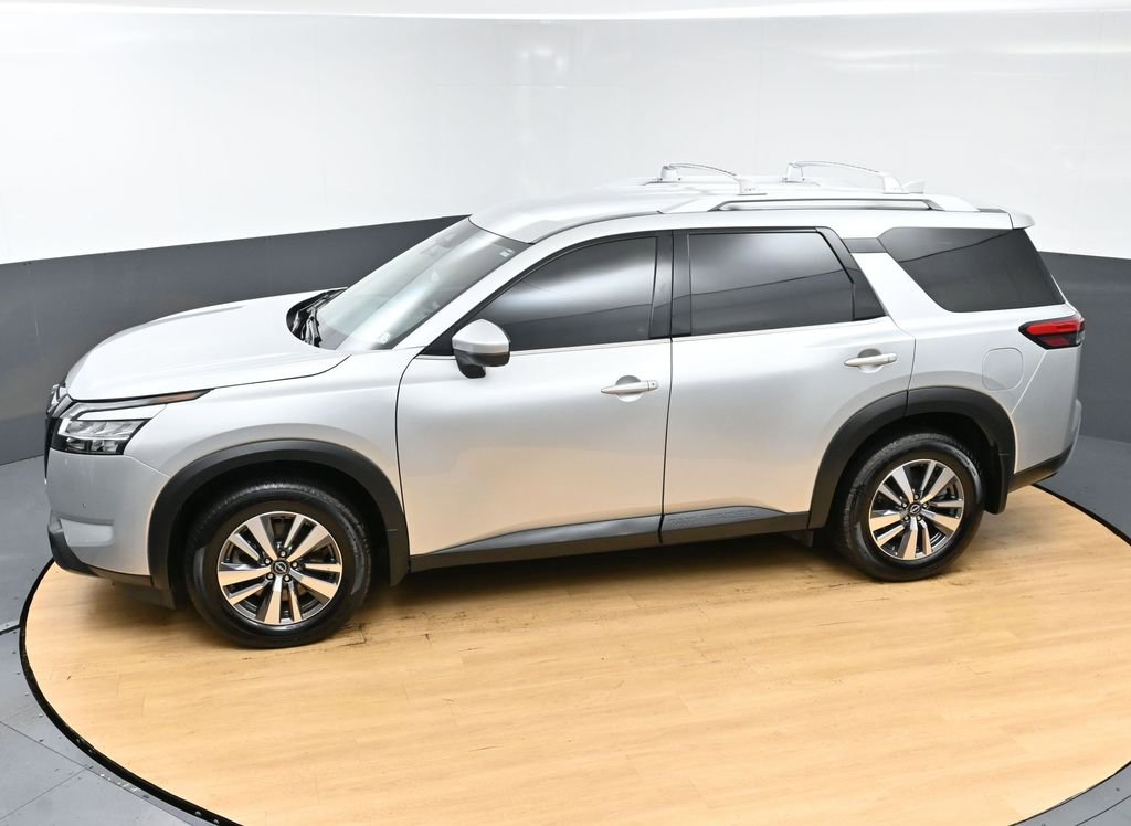 Used 2023 Nissan Pathfinder SL w/ Black Appearance Package image 50