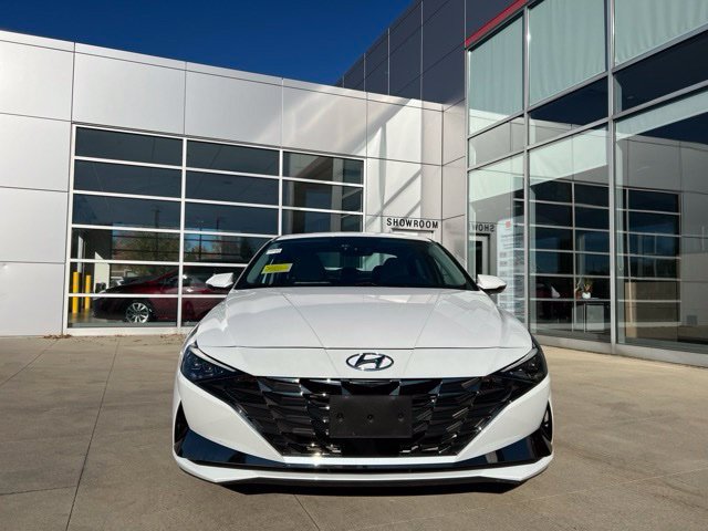 Used 2023 Hyundai Elantra Limited w/ Cargo Package FWD image 3