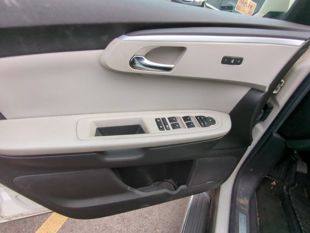 Used 2011 Chevrolet Traverse LTZ AWD/4WD image 8