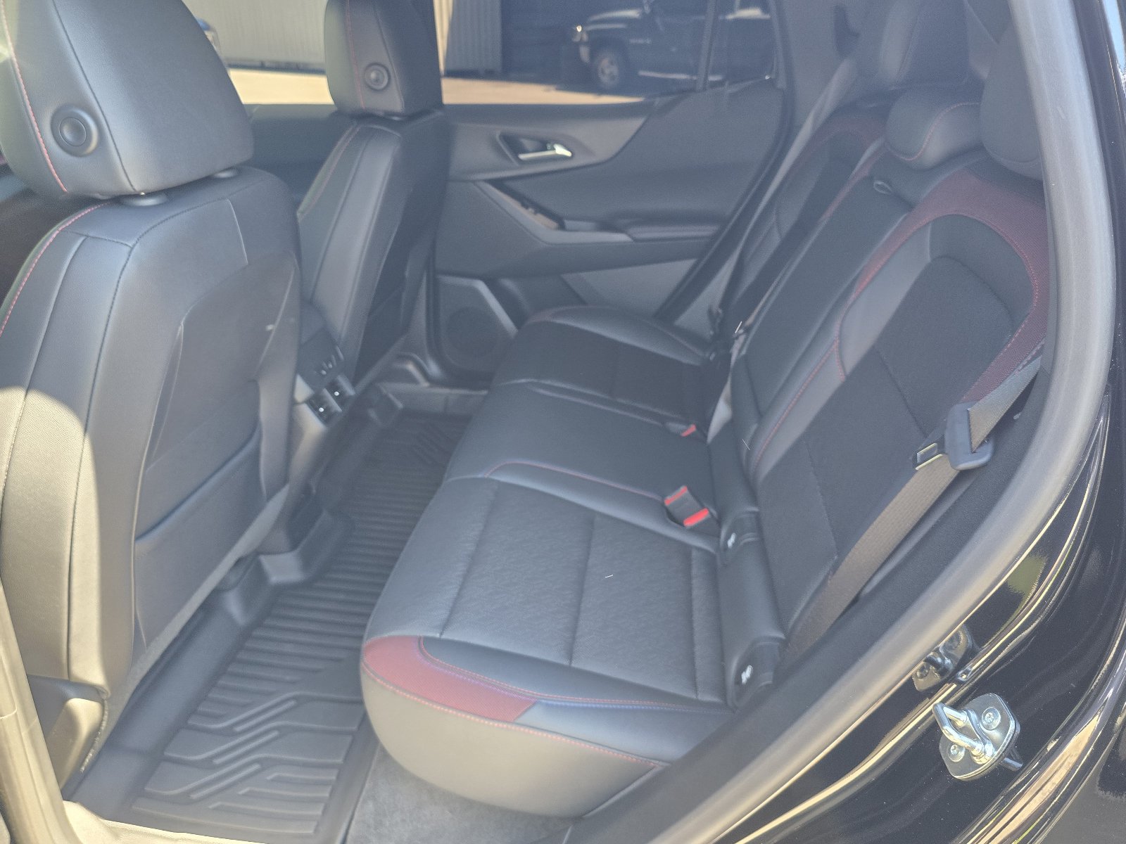 Used 2025 Chevrolet Equinox RS w/ Safety and Technology Package AWD/4WD image 11