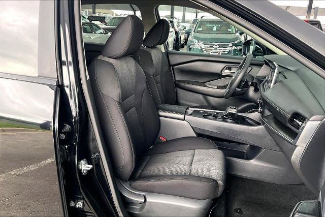 Certified 2024 Nissan Rogue SV FWD image 9
