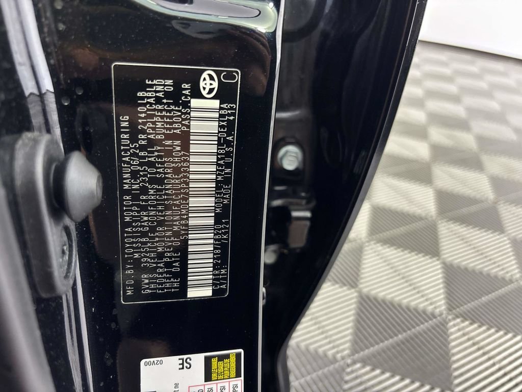 Used 2025 Toyota Corolla LE FWD image 28