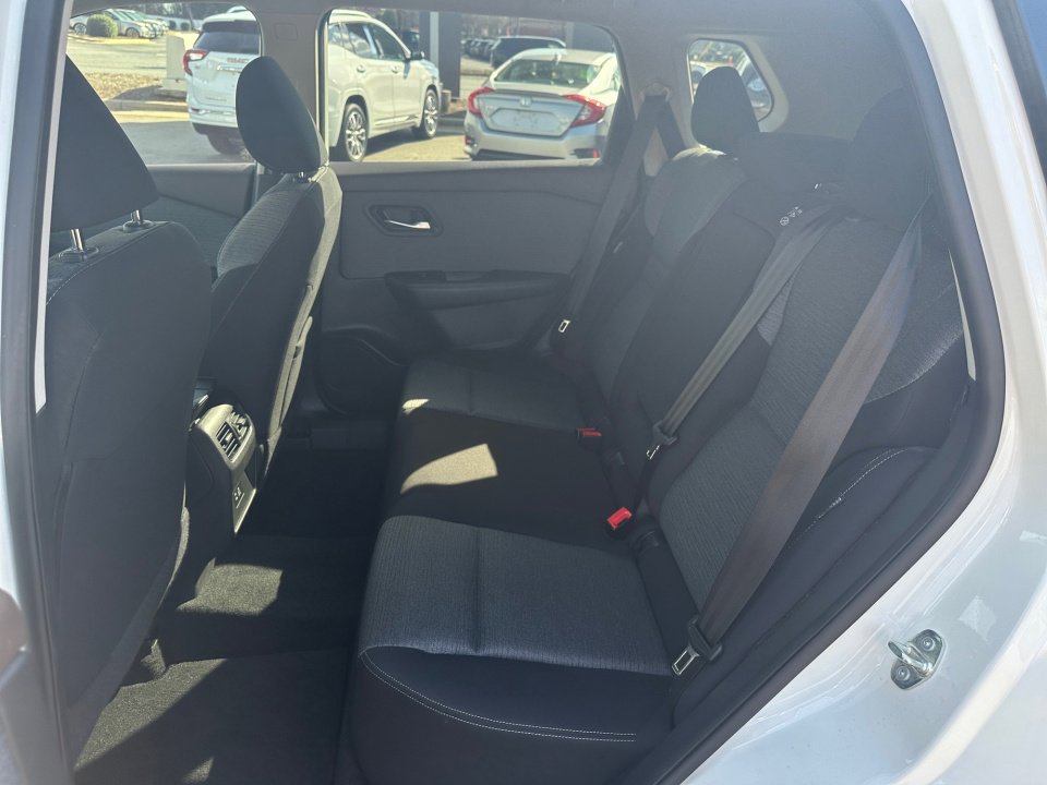 Used 2023 Nissan Rogue SV image 34