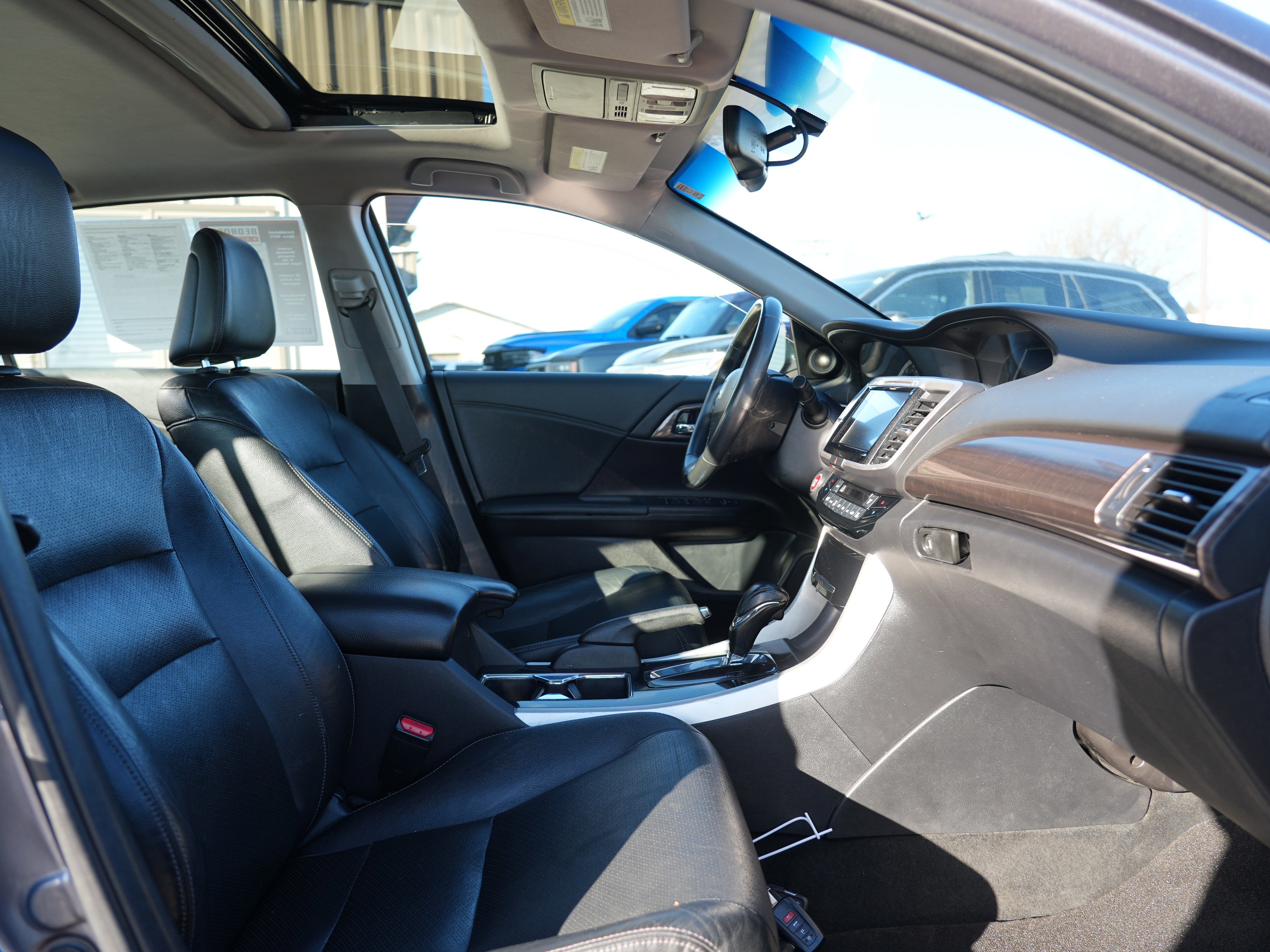 Used 2017 Honda Accord EX-L image 12