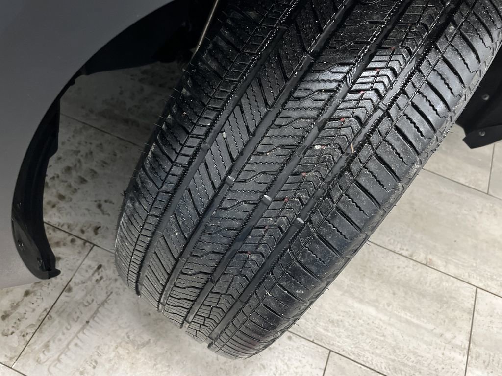 Used 2025 Volkswagen Atlas Cross Sport SEL Premium R-Line image 37