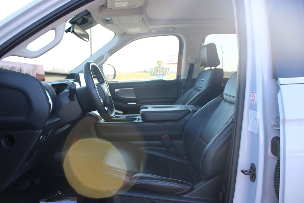 Used 2025 Ford Expedition Platinum image 27