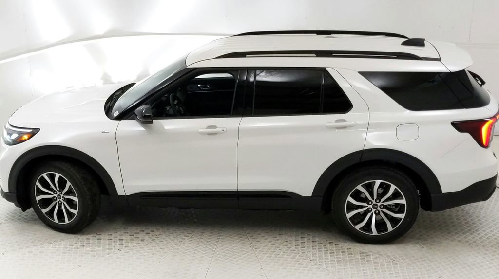 New 2025 Ford Explorer ST-Line w/ Premium Package image 18
