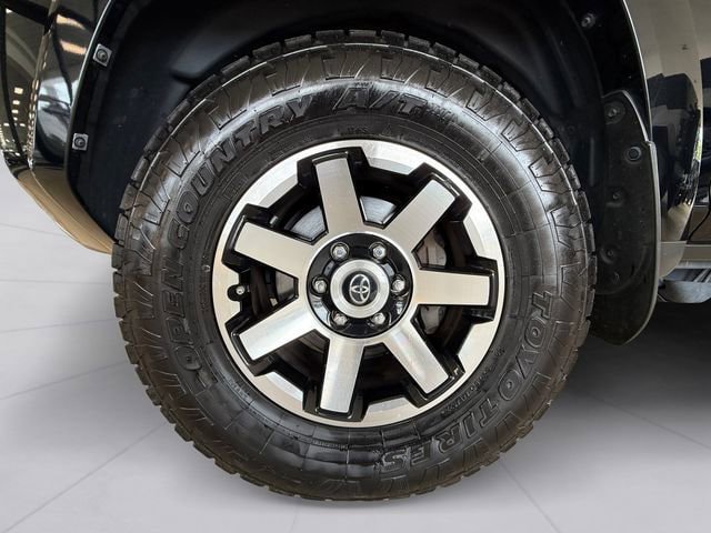 Used 2018 Toyota 4Runner TRD Off-Road Premium AWD/4WD image 9