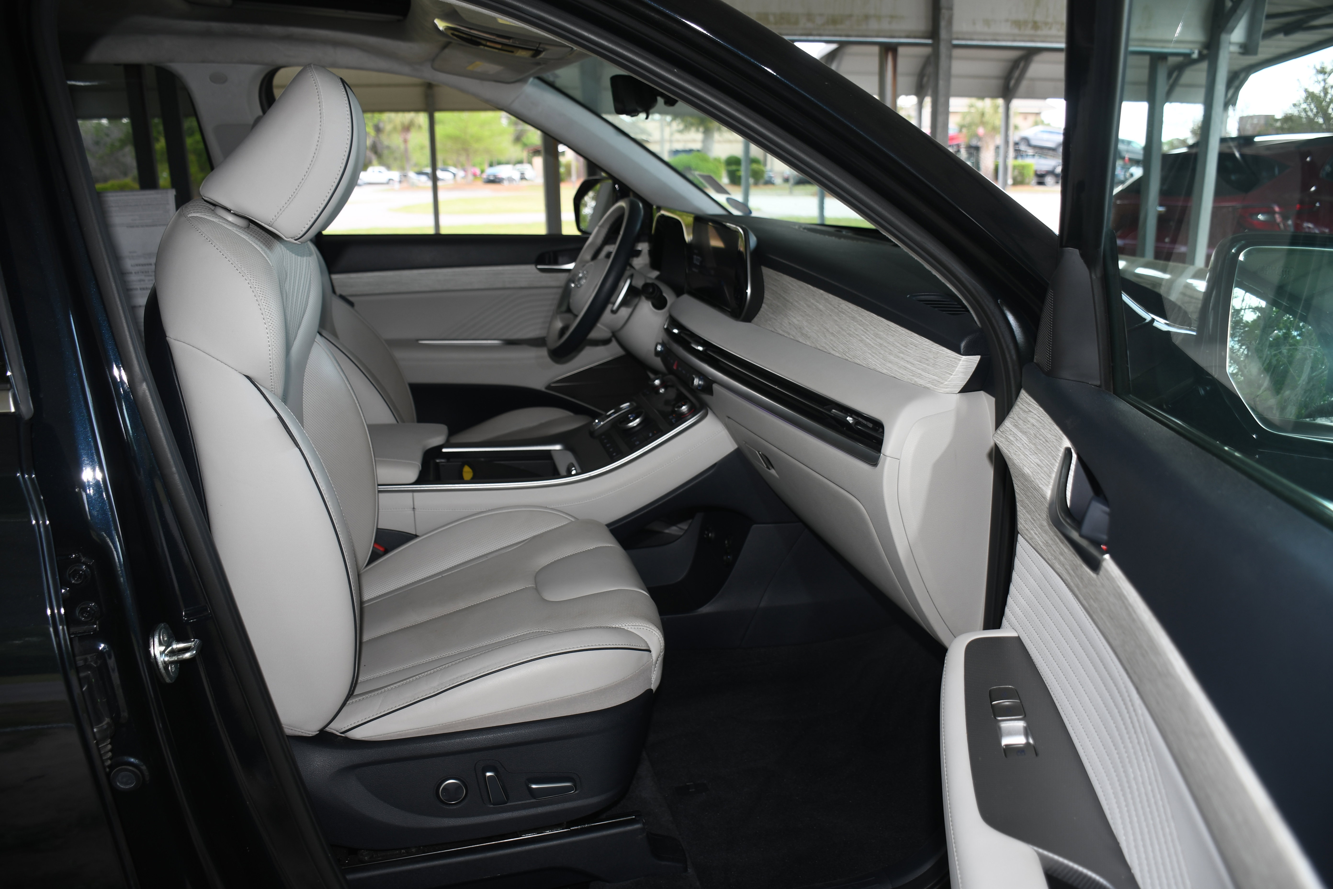 Used 2023 Hyundai Palisade Calligraphy image 23
