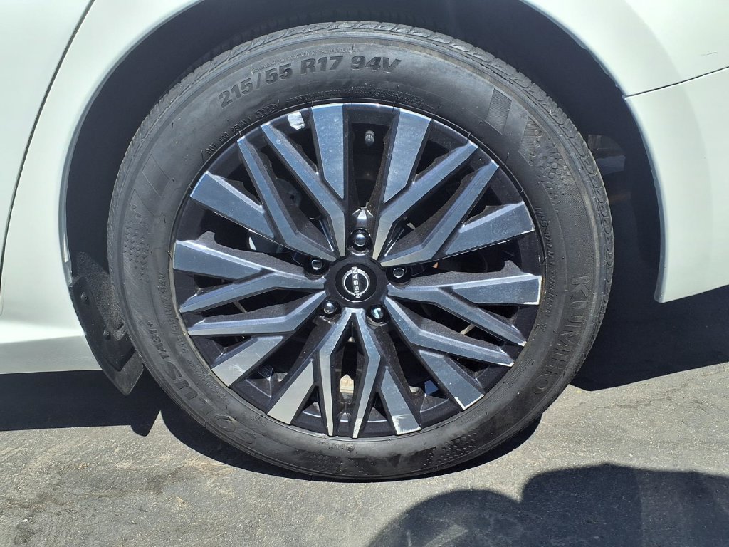 Used 2025 Nissan Altima 2.5 SV FWD image 7
