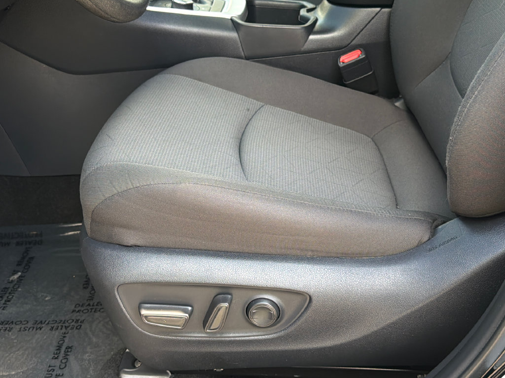 Used 2025 Toyota RAV4 XLE AWD/4WD image 21