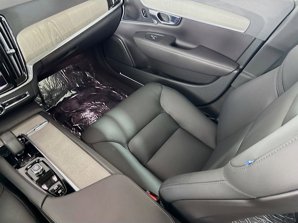 Certified 2025 Volvo S90 B6 Plus image 25