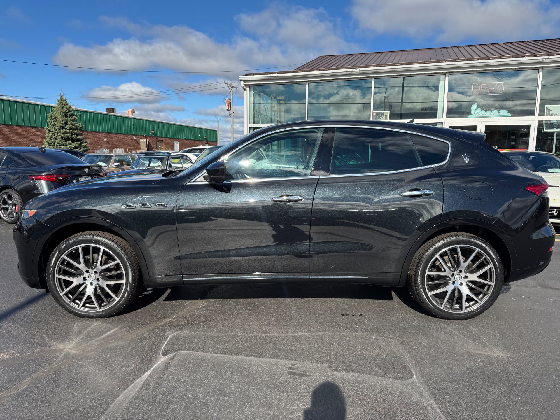 Used 2022 Maserati Levante GT AWD/4WD image 7